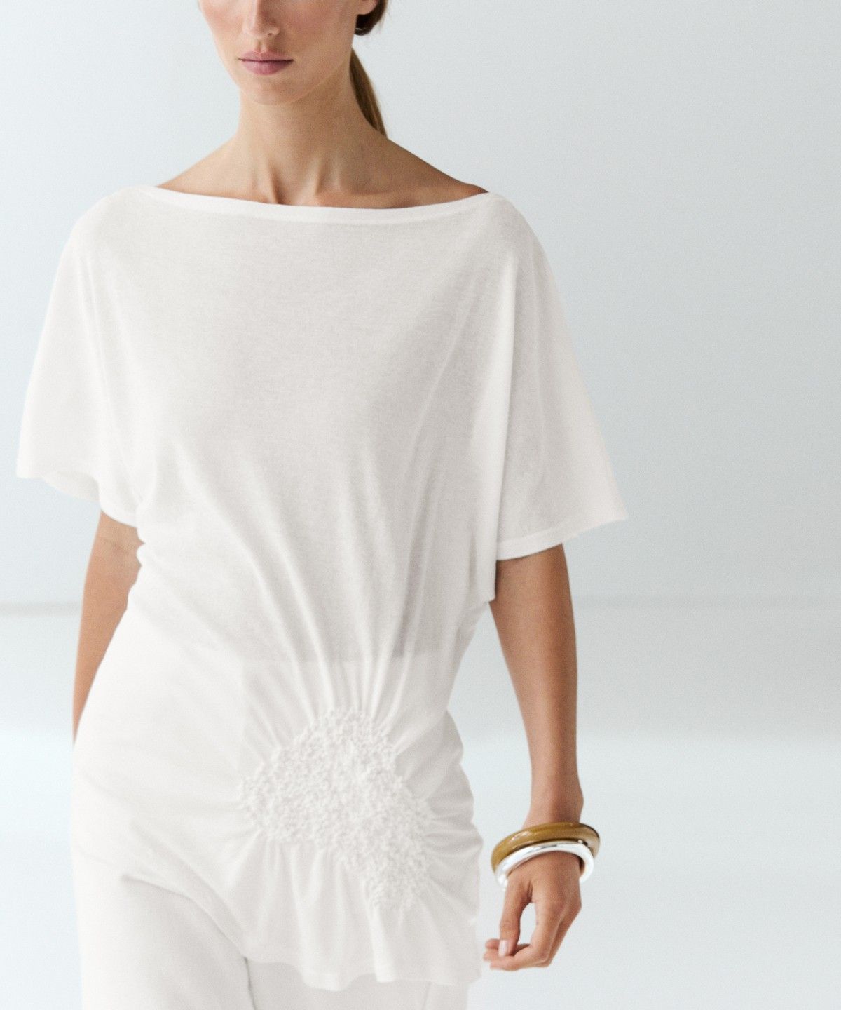마시모두띠(MASSIMO DUTTI) 자수 디테일 비대칭 탑