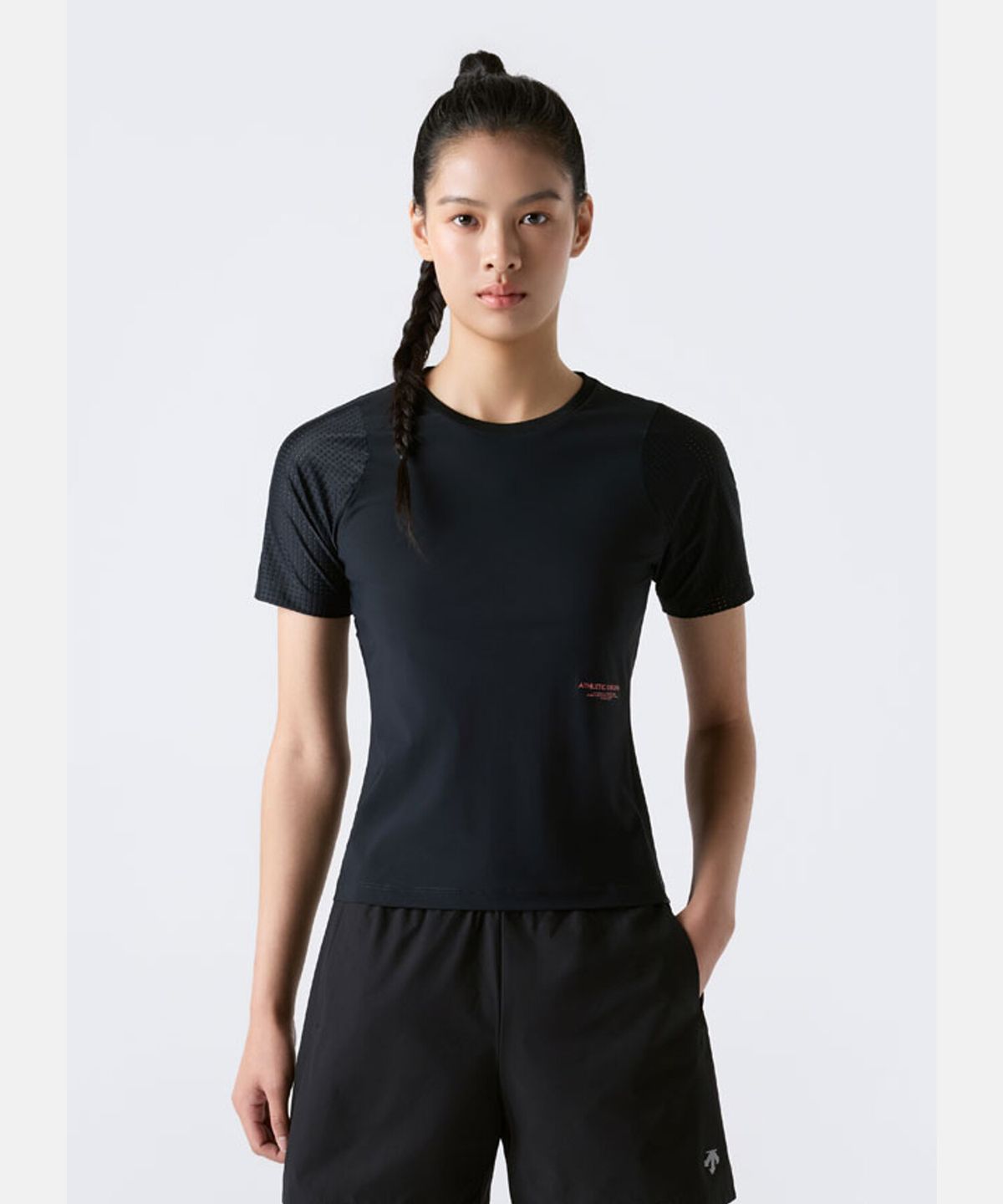 데상트(DESCENTE) 여성 메쉬 슬림핏 반팔 티셔츠 블랙 SR322RTS73