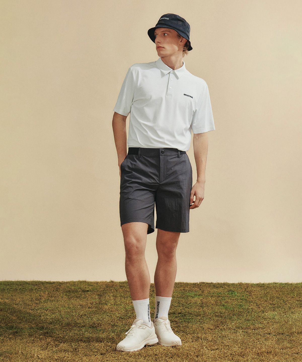 브리핑 골프(BRIEFING GOLF) 남자 4.5부 기장 쇼츠_차콜 그레이