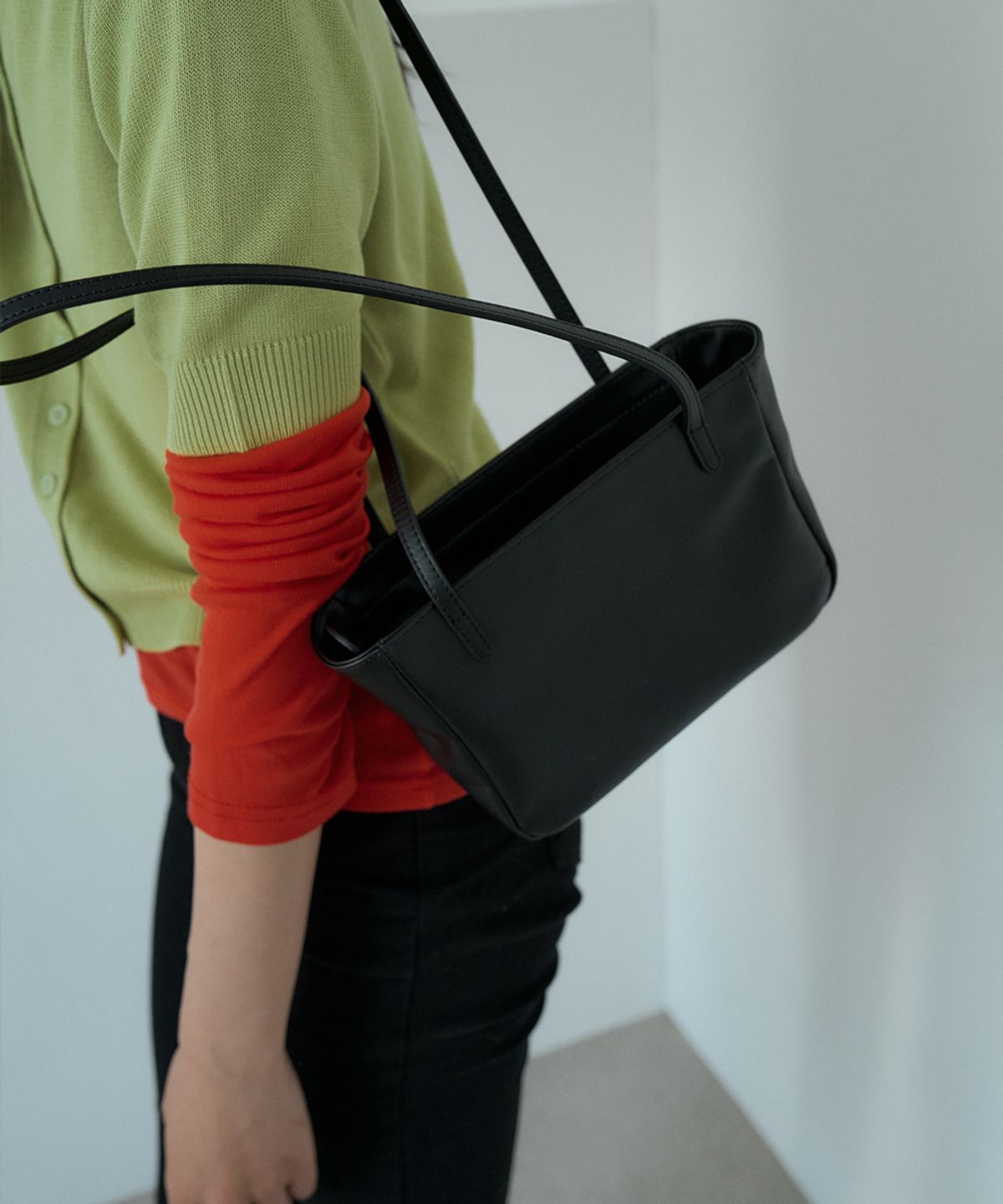 플로르(FLOR) 모스 미니 숄더백 Moss Mini Leather Shoulder Bag Black