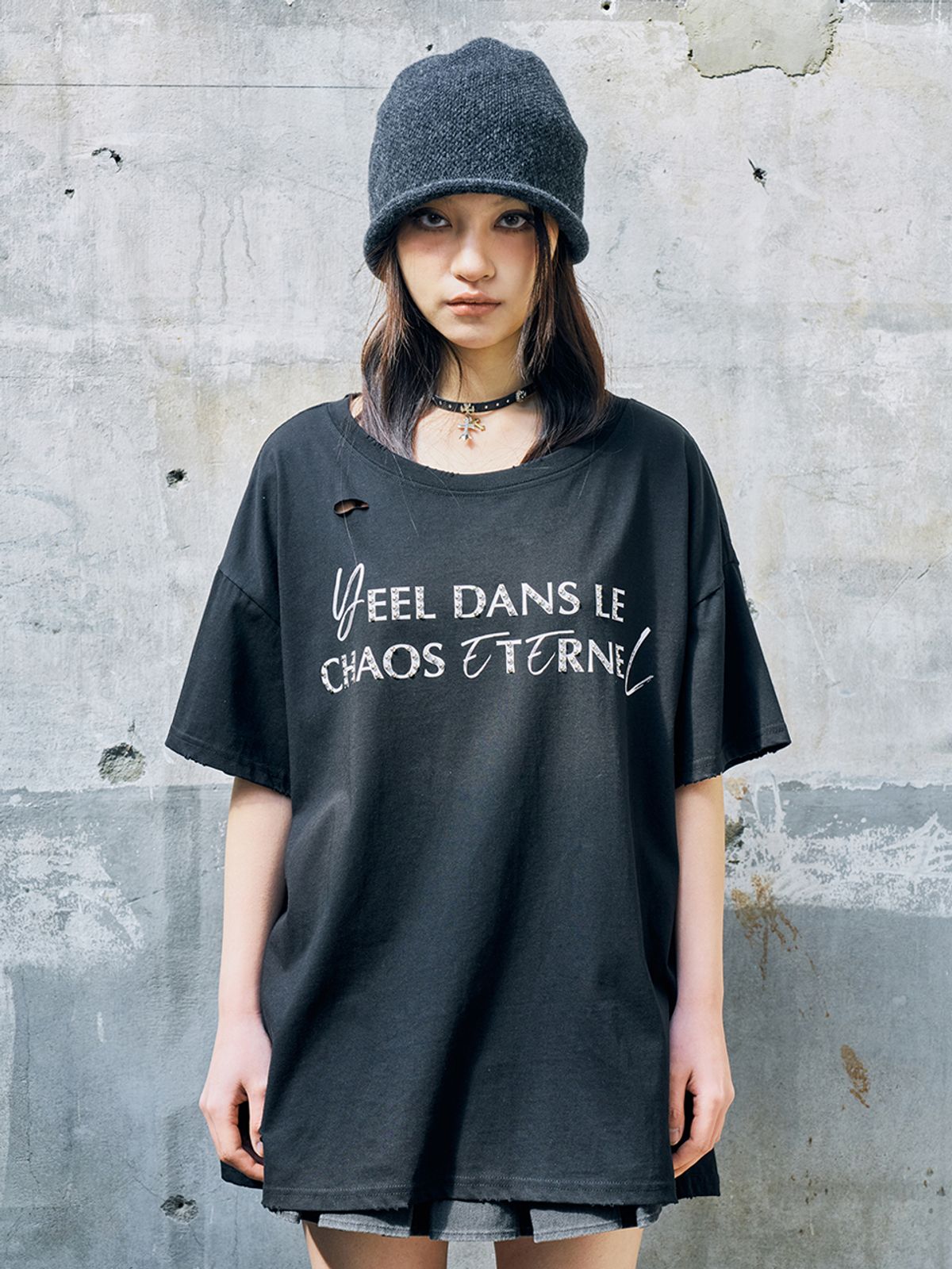 와이이이엘(YEEL) DISTRESSED STUD LOGO OVERSIZED T-SHIRT BLACK