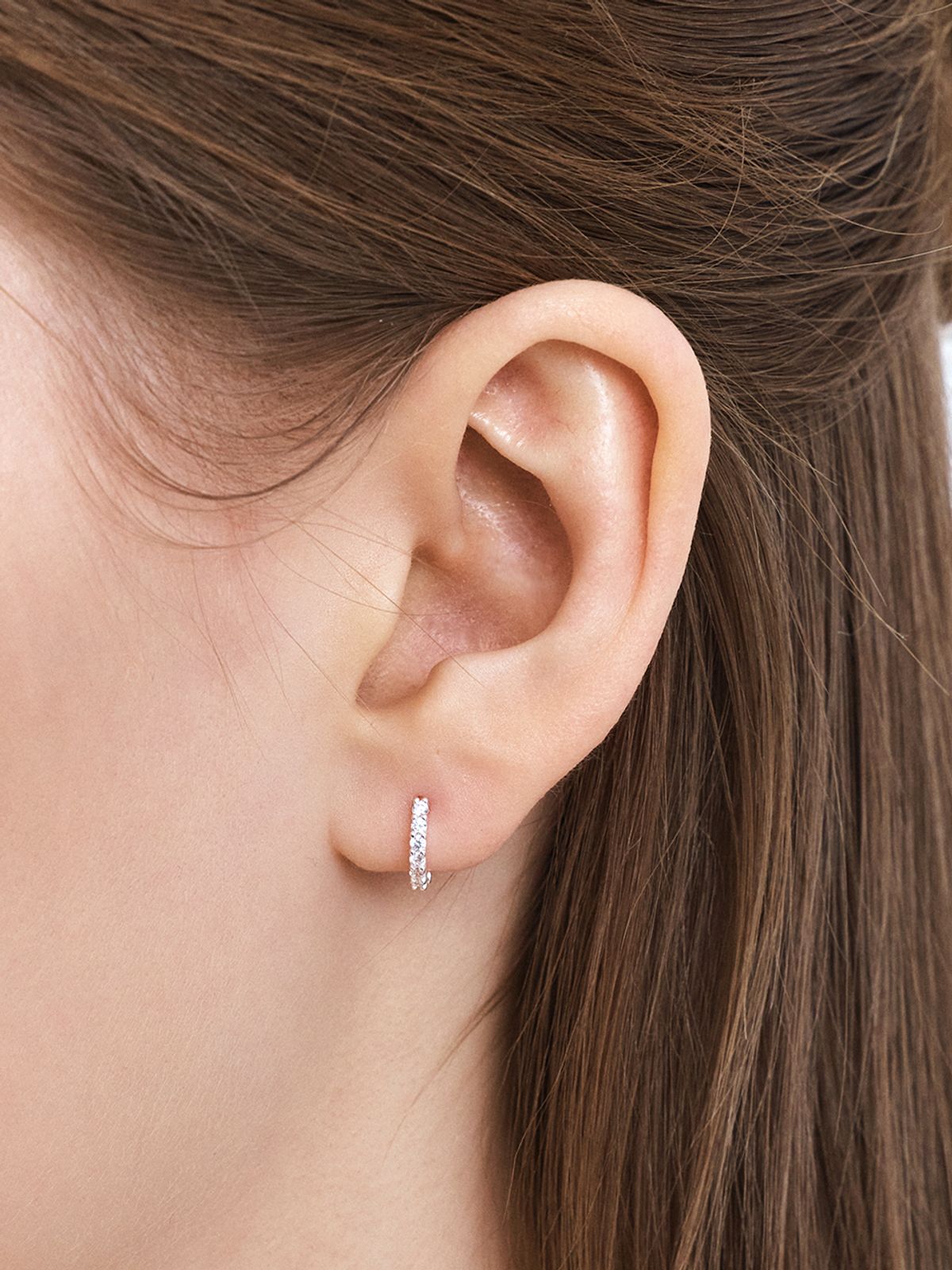 헤이(HEI) [sv925] half pave hoop earrings