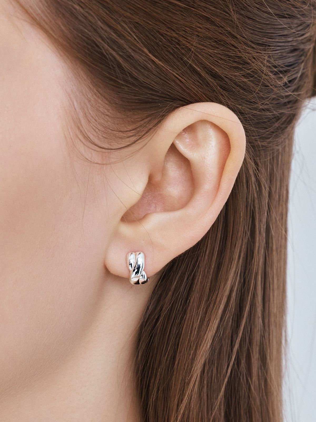 헤이(HEI) bold twist hoop earrings