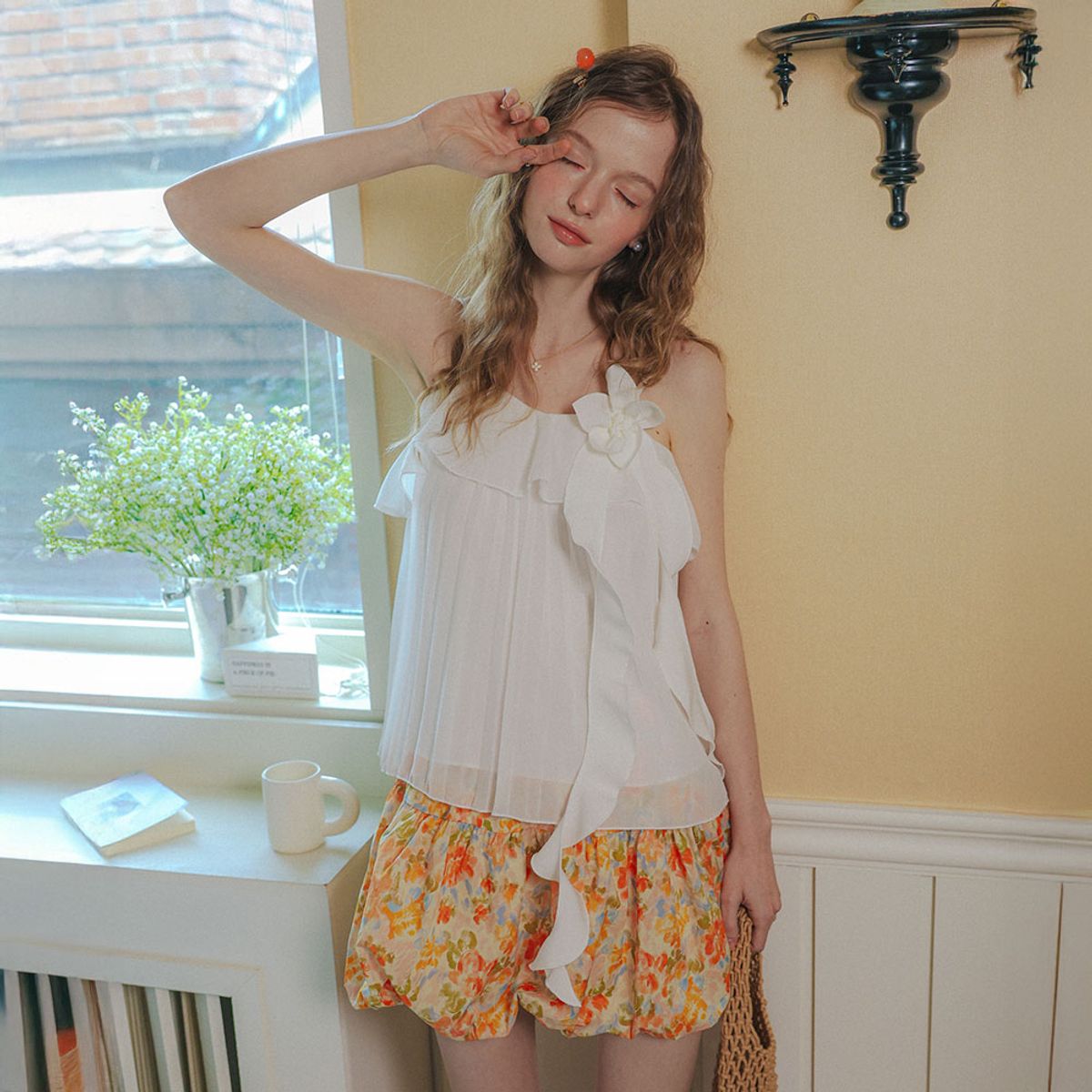 쎄무아듀(CEST MOIDEW) Cest_Flower ruffle chiffon cami top_WHITE