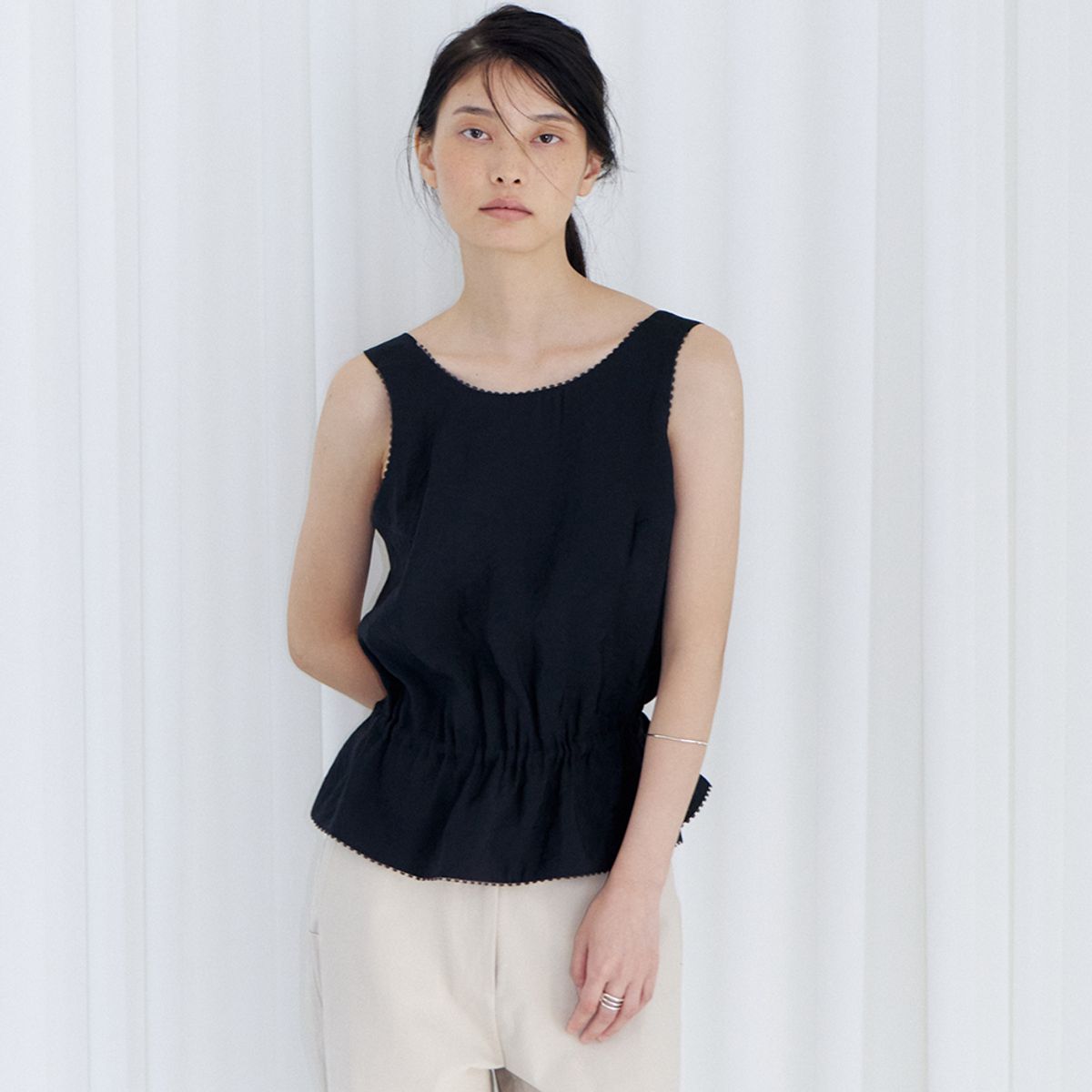 노우드(NOEUD) Lace-Trimmed Blouse (Black)