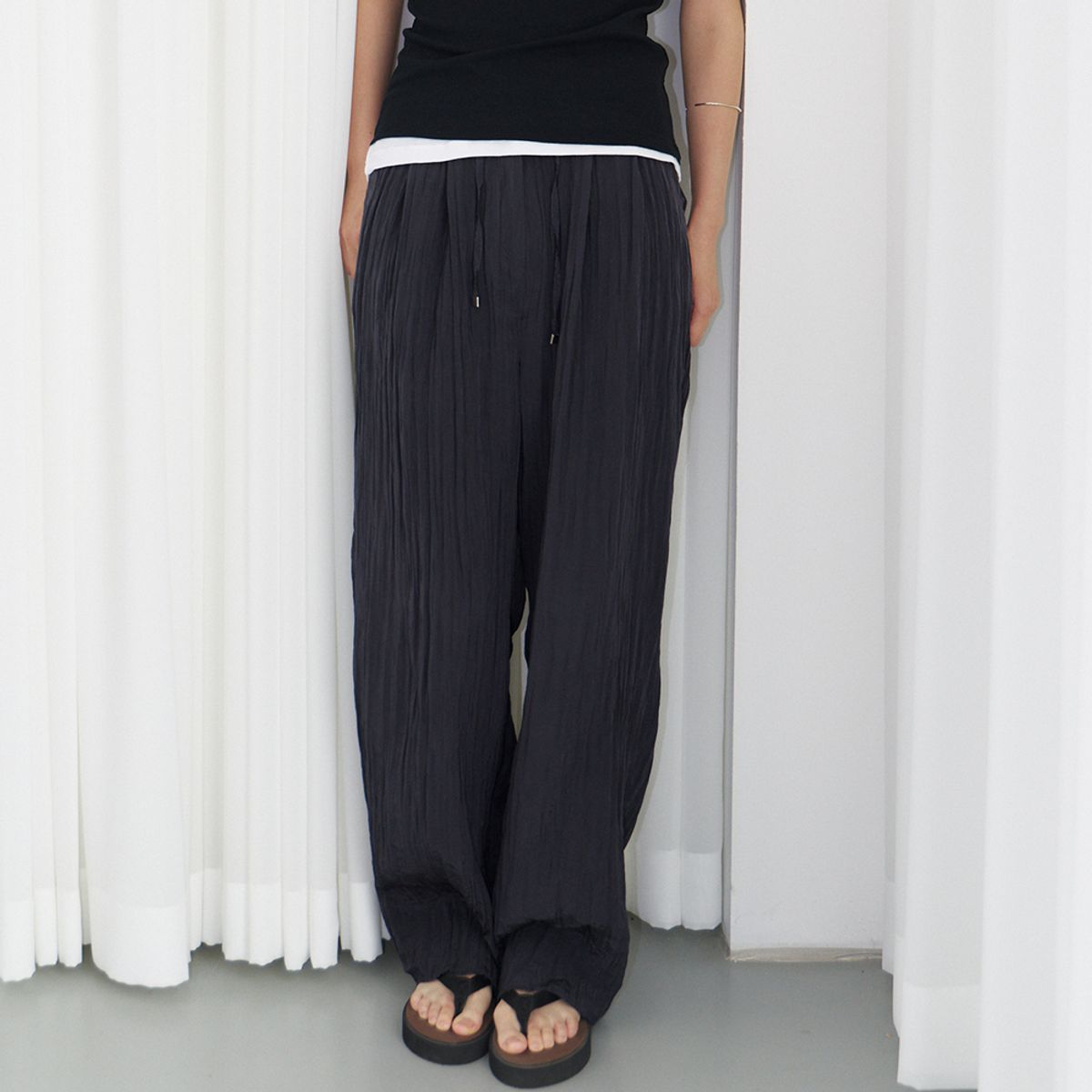 노우드(NOEUD) Flowing Wrinkle Pants (Black)