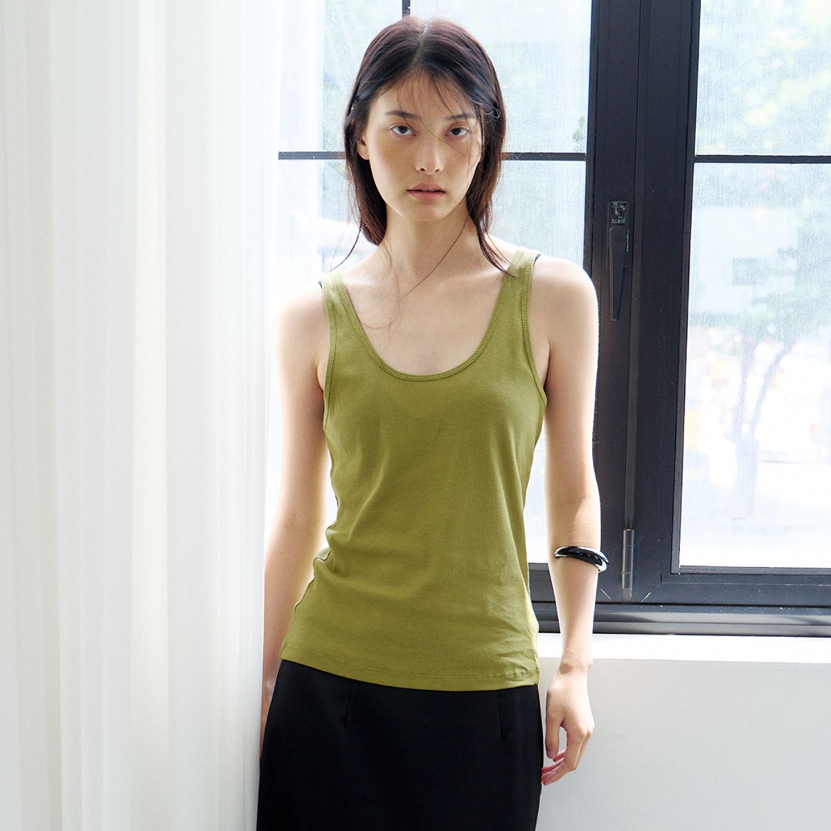 노우드(NOEUD) Deep Round Sleeveless (Olive)