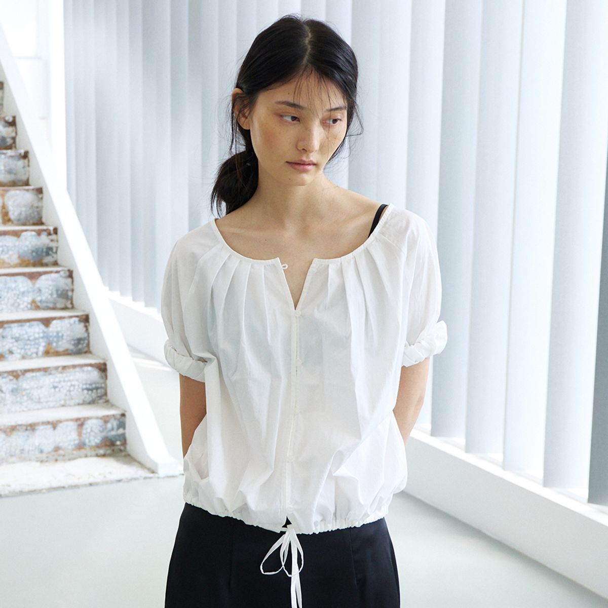 노우드(NOEUD) Two-way Shirring Blouse (Ivory)