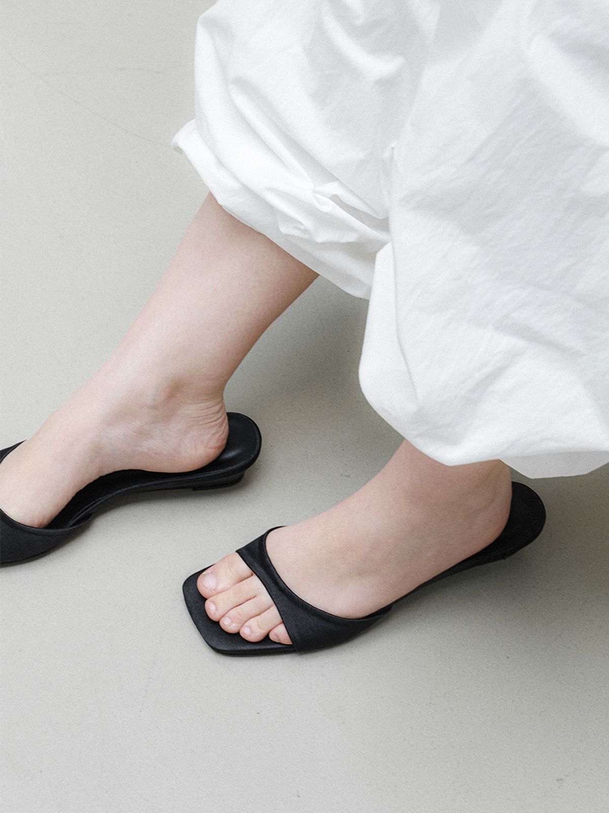 아틀리에 나인(ATELIER NAIN) SATIN LOW WEDGE HEELS (SH-3486)