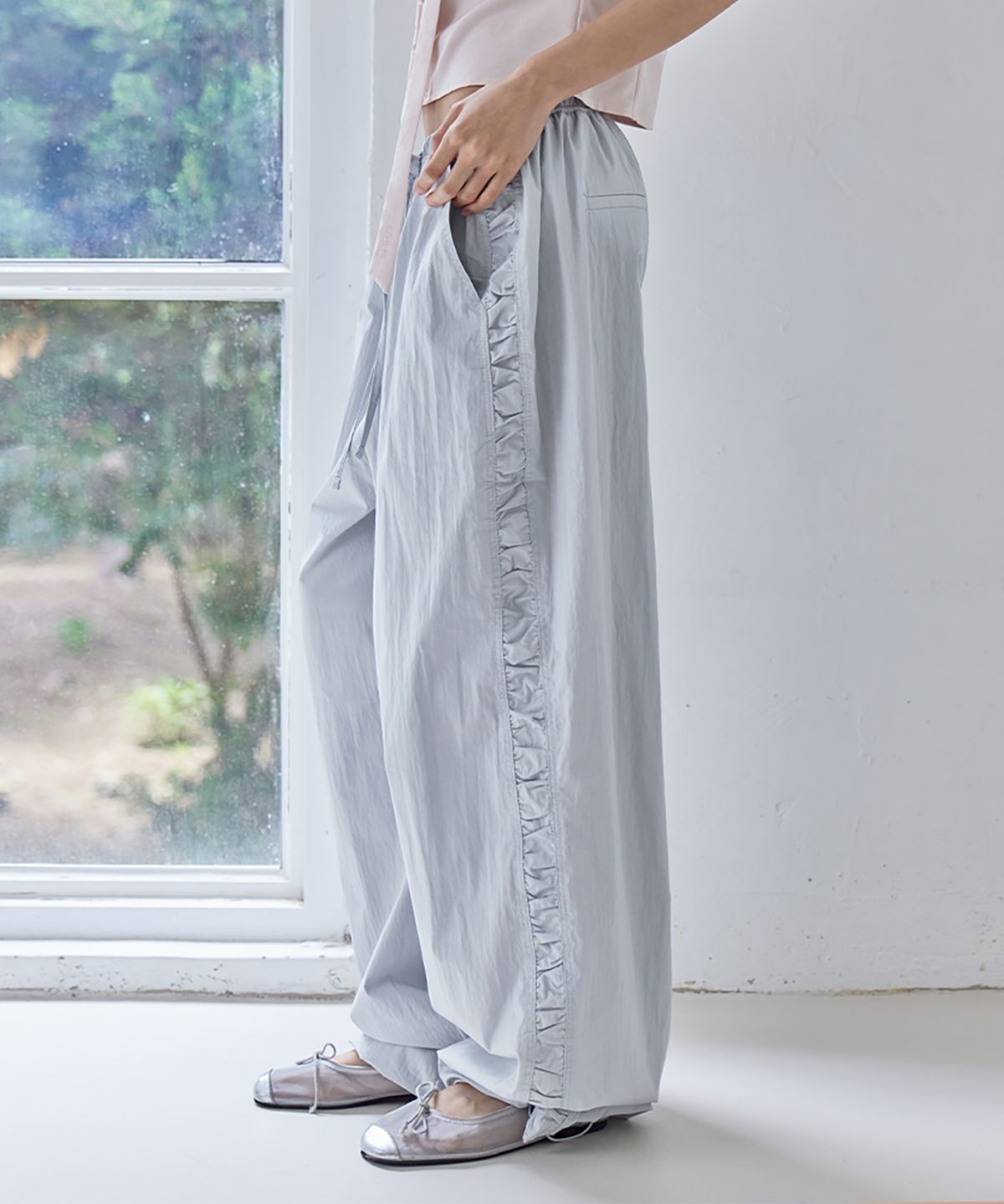 런던다다(LONDONDADA) Nylon Shirring Easy Pants, SILVER