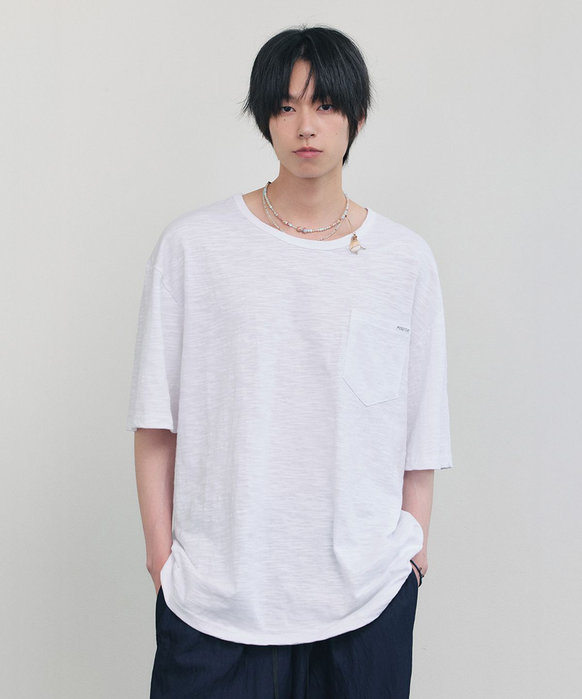 뉴오브(NEWAUBE) [20수] 실리콘 자수 슬라브 반팔티 화이트