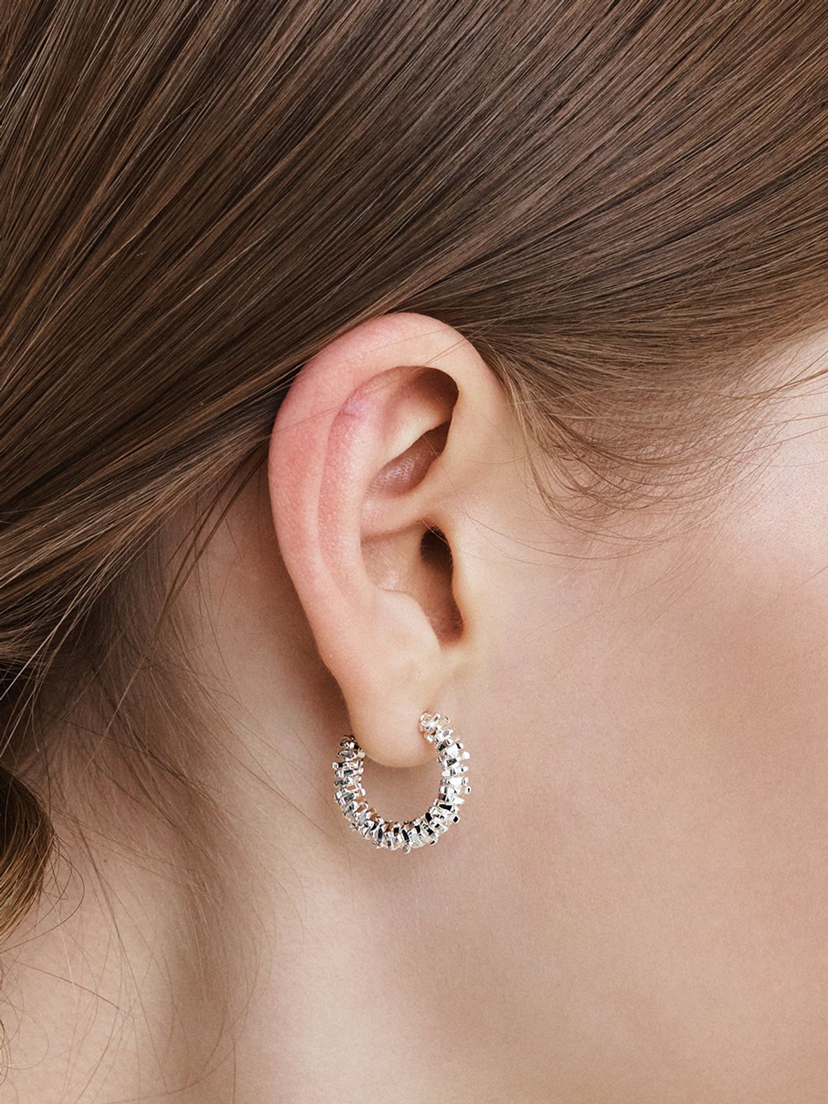 헤이(HEI) sparkling texture hoop earrings