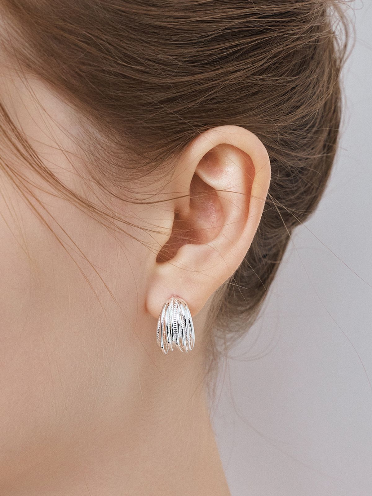 헤이(HEI) woven line hoop earrings