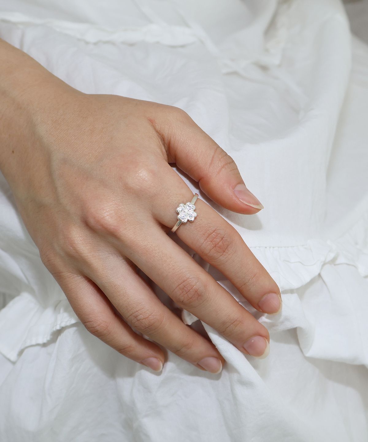 몽드린느(MONDELIGNE) Serenity clover ring