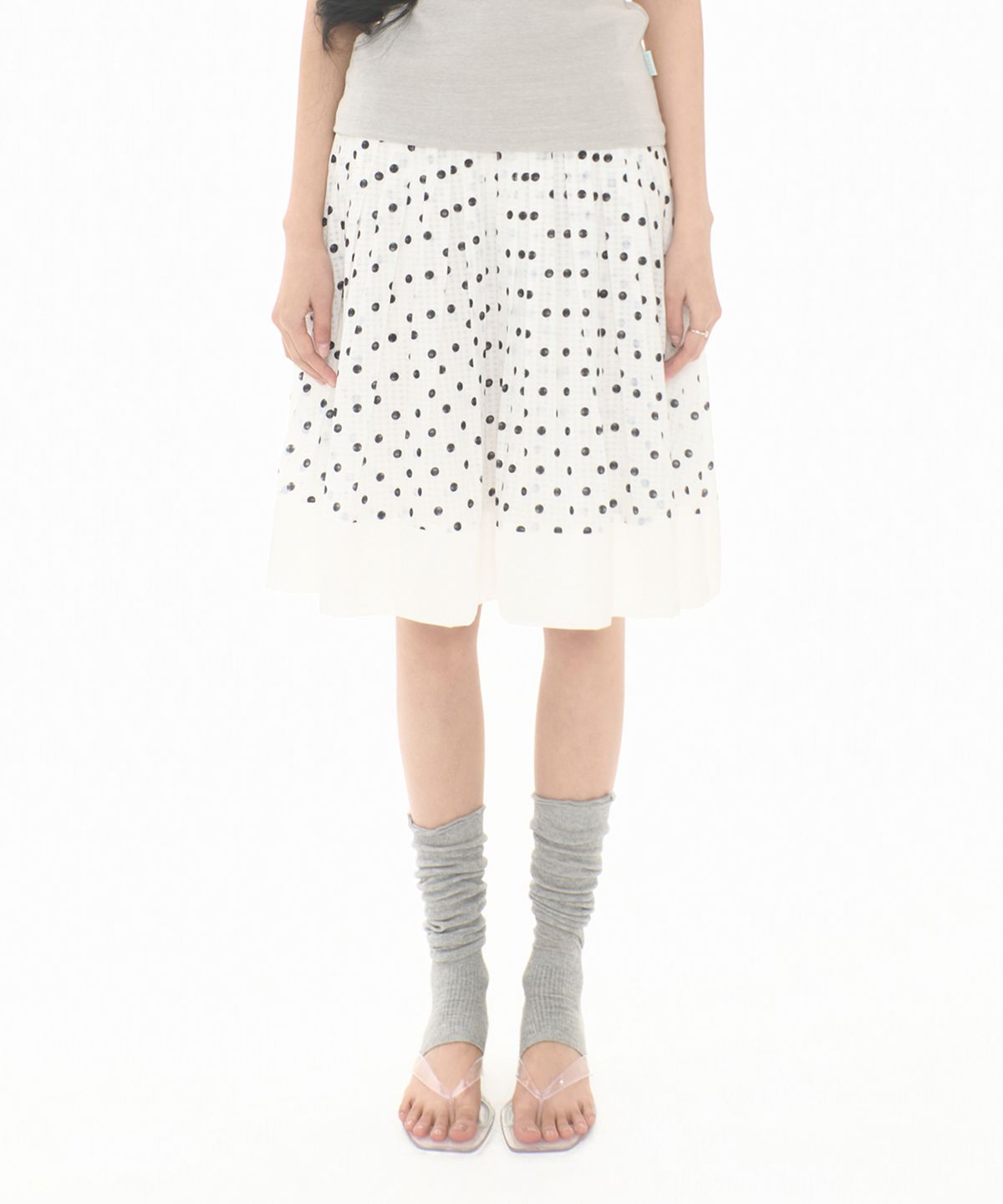 미레코(MIRECO) DOT PLEATED SATIN SKIRT IVORY