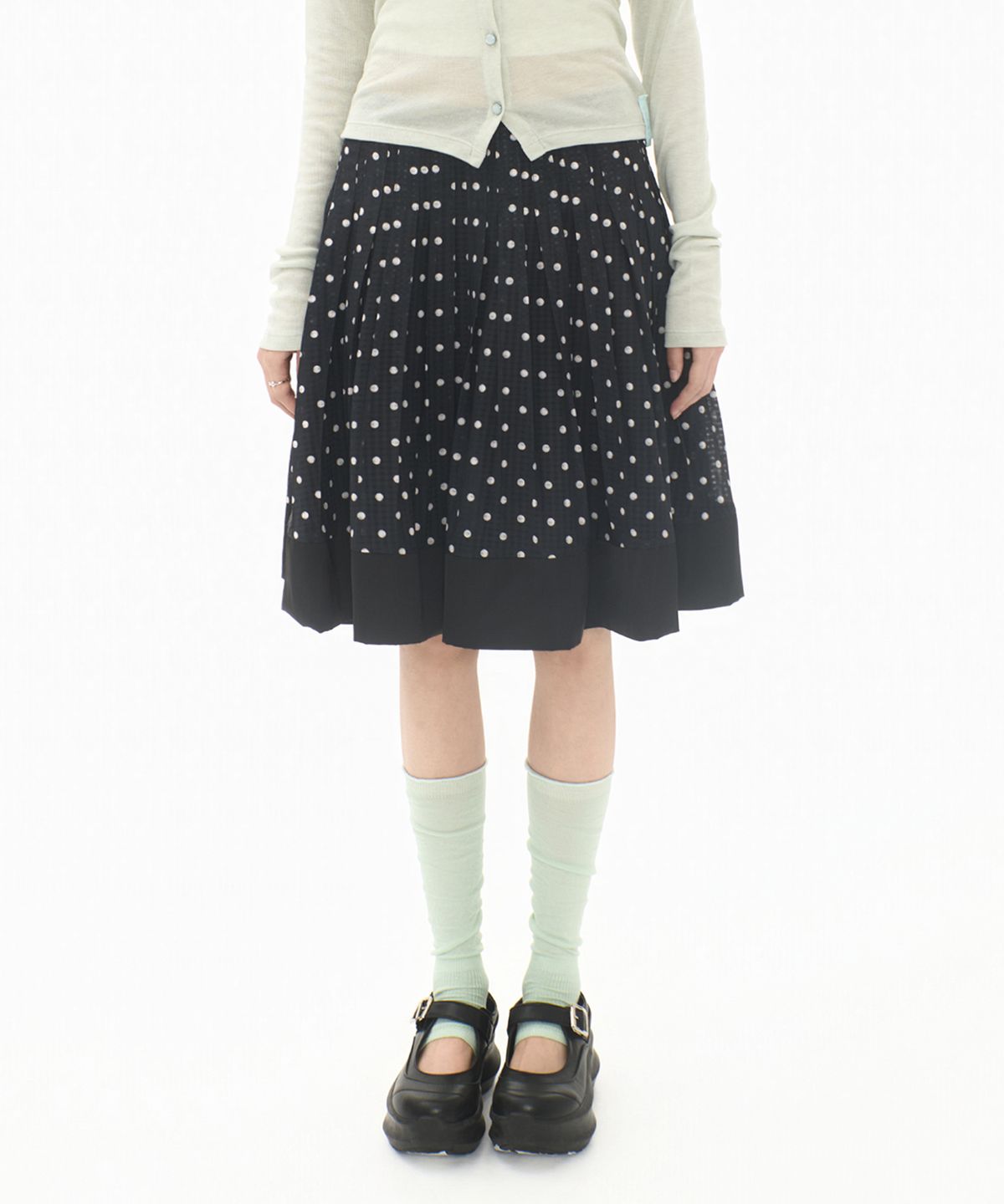 미레코(MIRECO) DOT PLEATED SATIN SKIRT BLACK