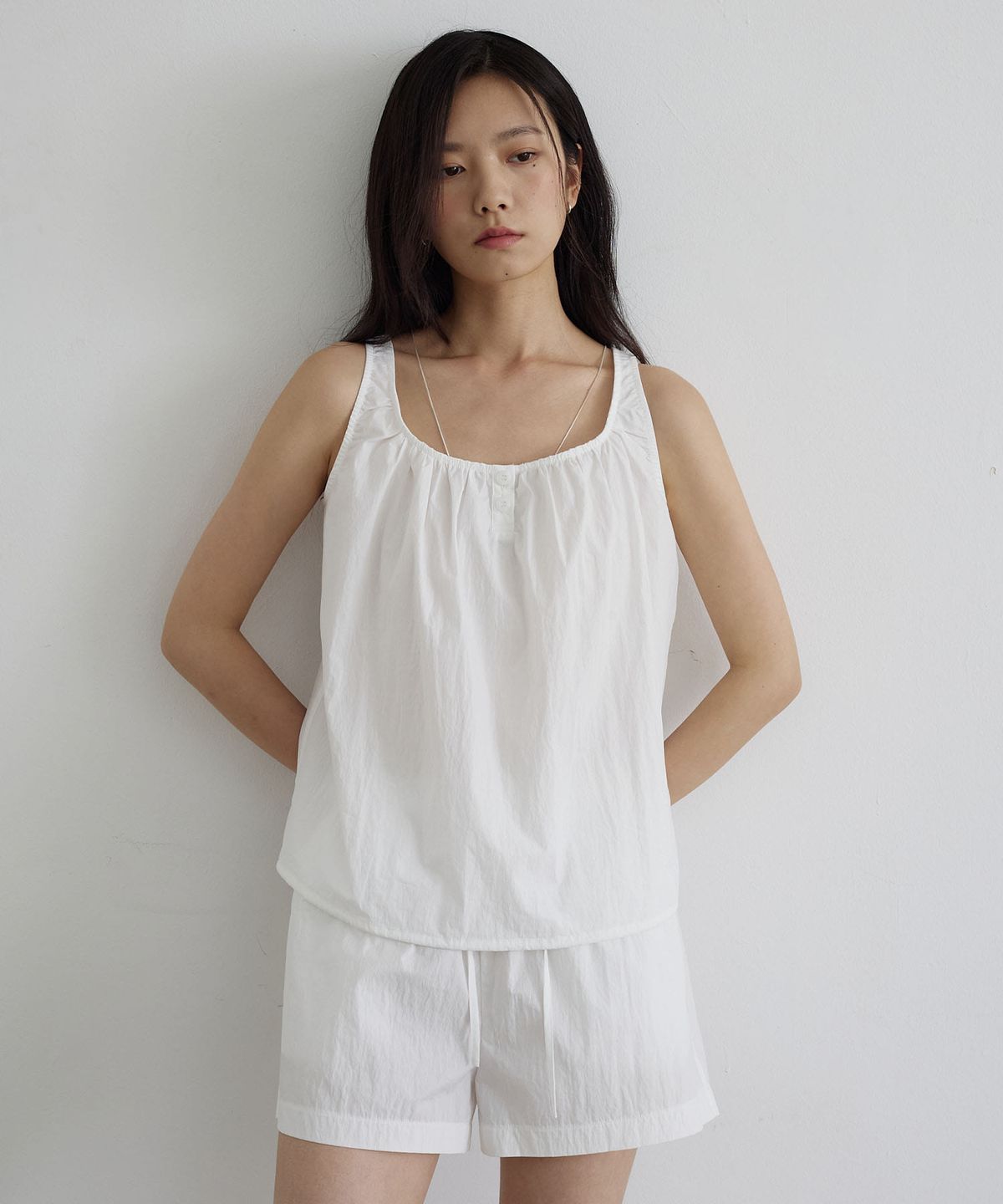 아티드(ARTID) 스퀘어넥 셔링 슬리브리스 탑_WHITE