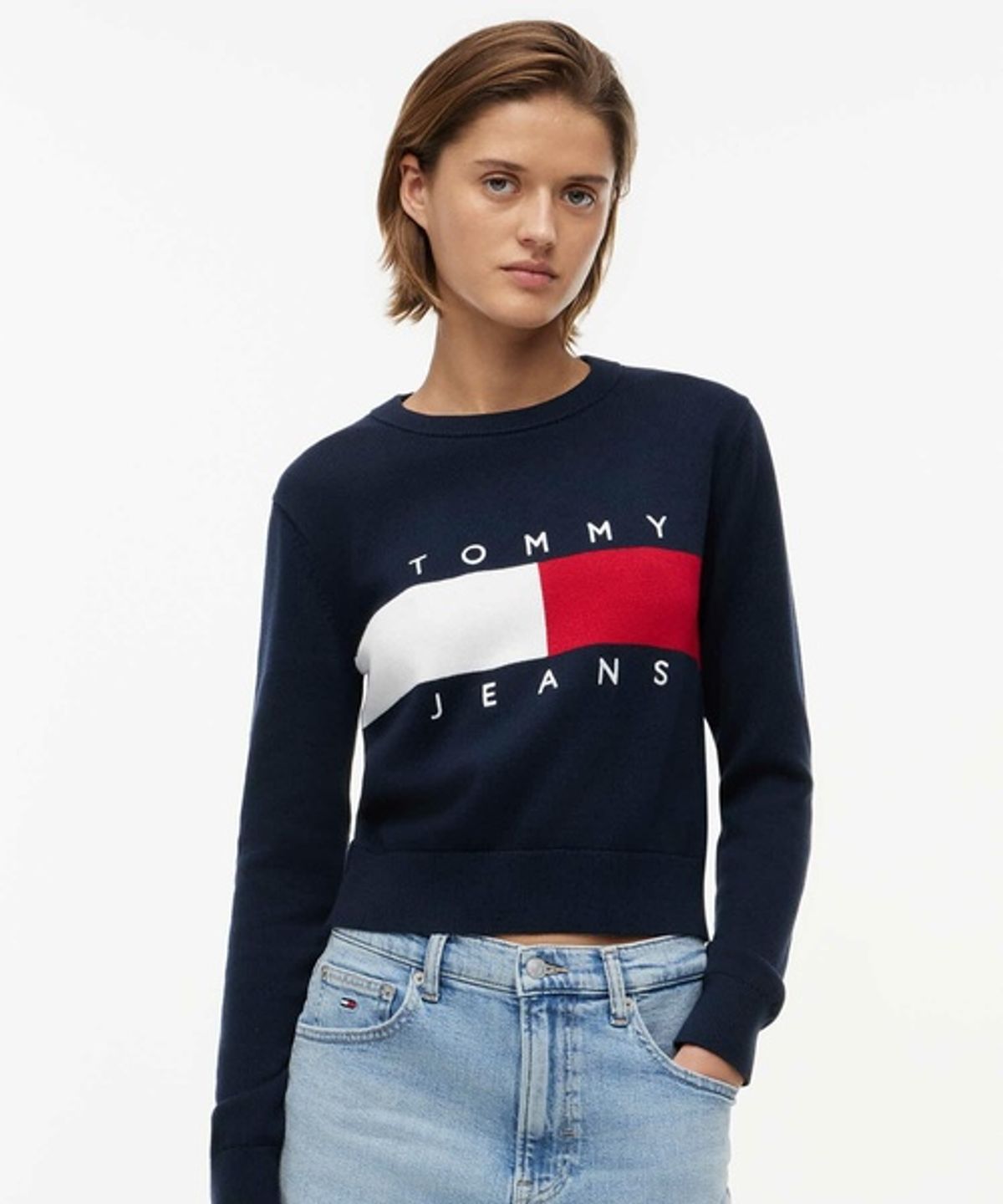 타미진스(TOMMY JEANS) 코튼 플래그 크루넥 스웨터 (T32G6KTO15TWT1C1G)