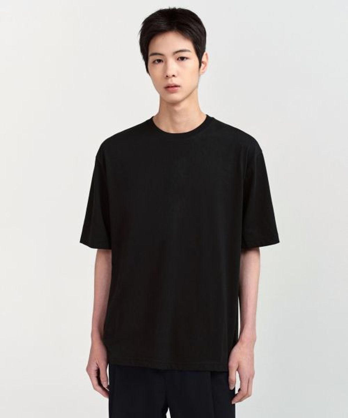 무신사 스탠다드(MUSINSA STANDARD) [쿨탠다드] 릴렉스 핏 크루 넥 티셔츠 [블랙]