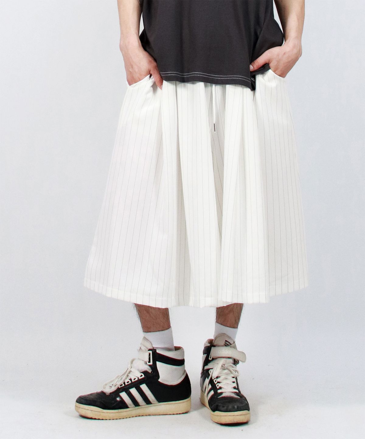 드마크(DEMARC) M Real wide two tuck stripe bumuda pants - White