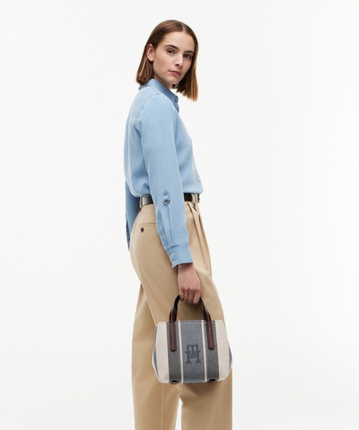 타미힐피거(TOMMY HILFIGER) TH 미니 사첼백 (T22G6ABG001WT1DW6)