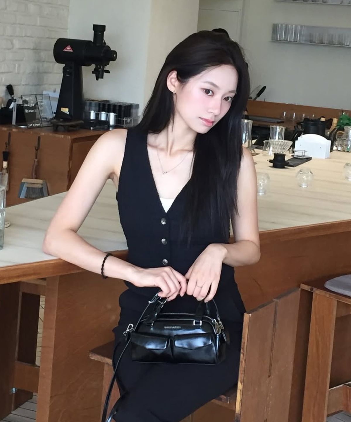 찰스앤키스(CHARLES & KEITH) 레이첼 멀티 포켓 볼링백 3colors CK2-30160259