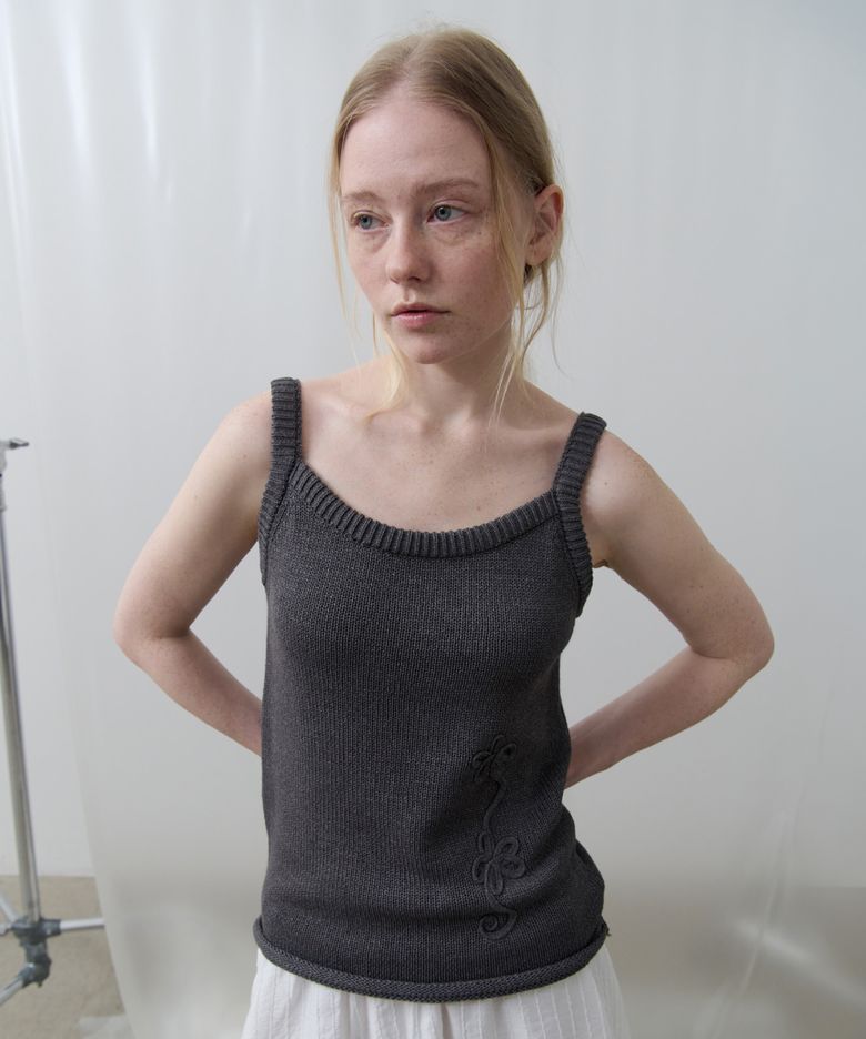 Drawing Floral Knit Sleeveless Top (Charcoal)
