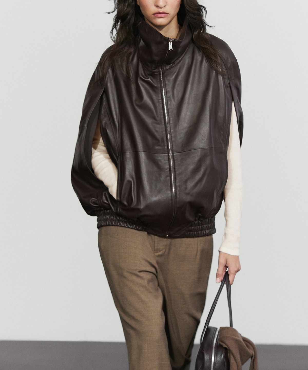 마시모두띠(MASSIMO DUTTI) 나파 가죽 봄버 베스트
