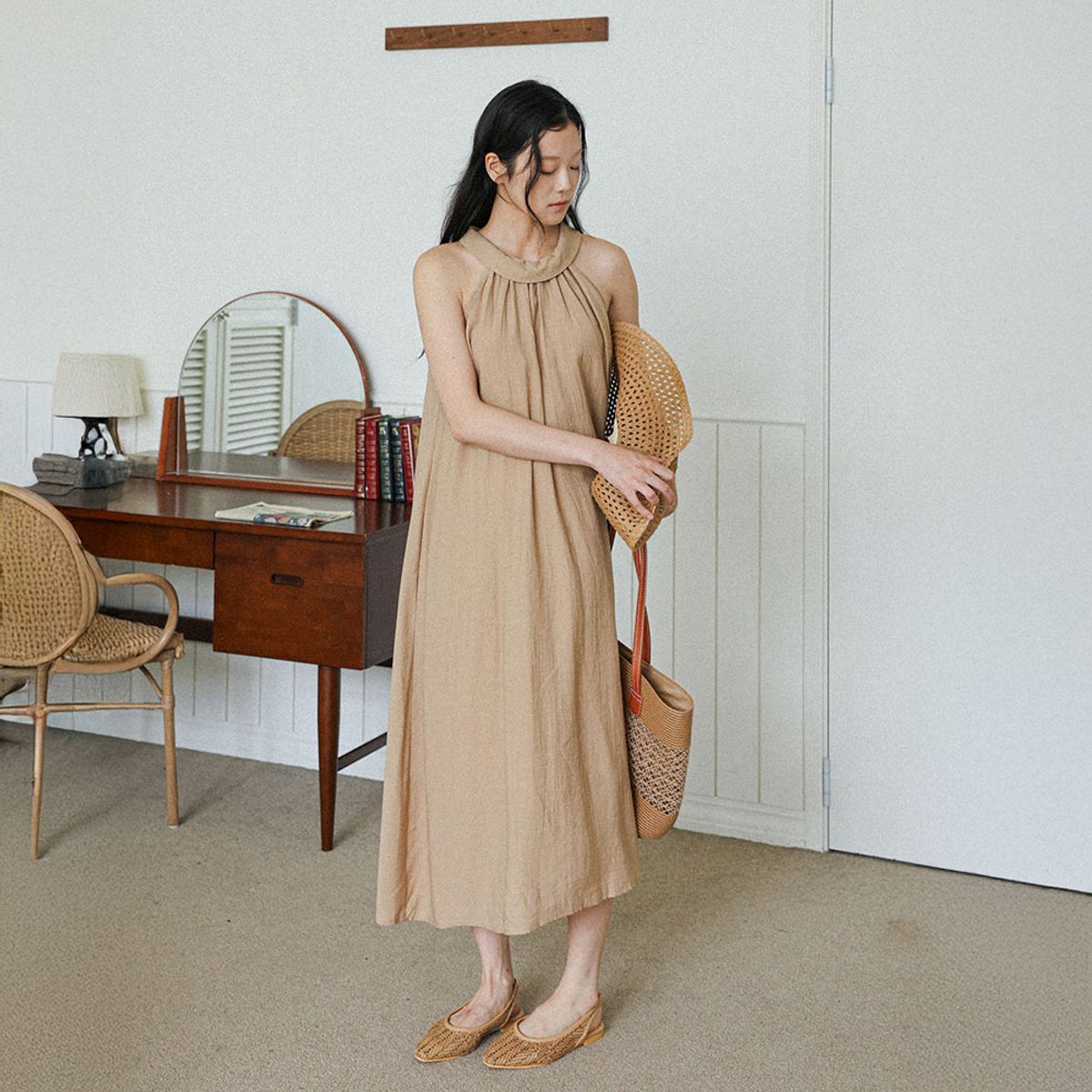 랭썬(LANGSON) LS_Halter neck shirring dress_BEIGE
