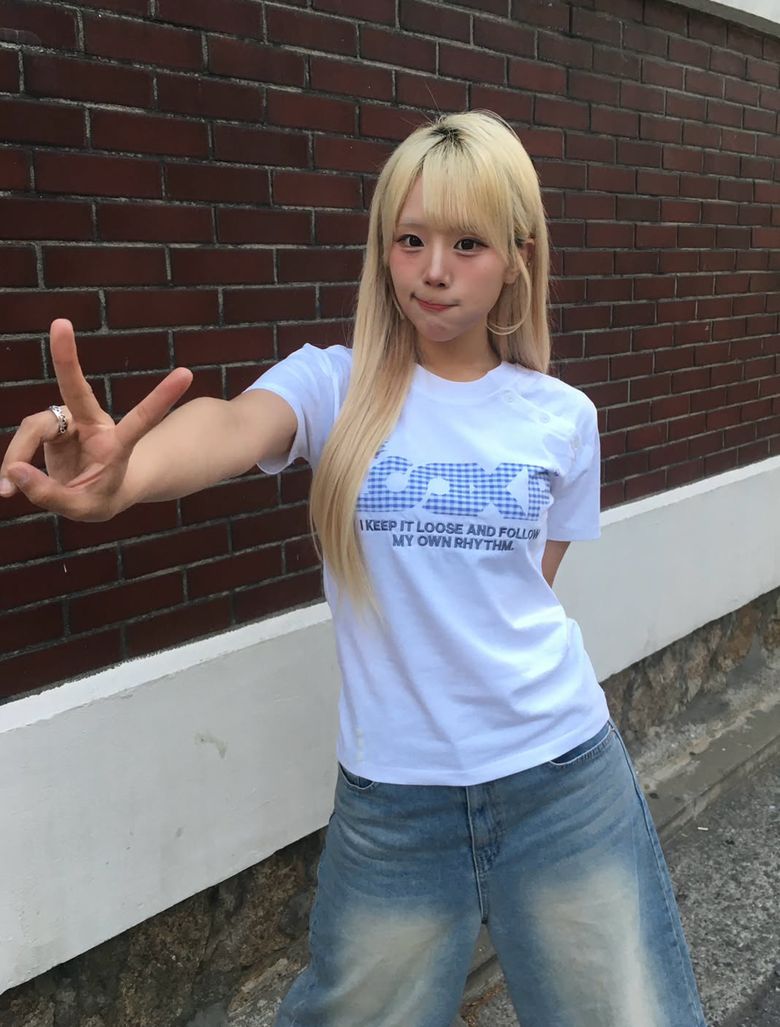 카모 스타 아플리케 사선 버튼 반팔티 화이트(블루체크)