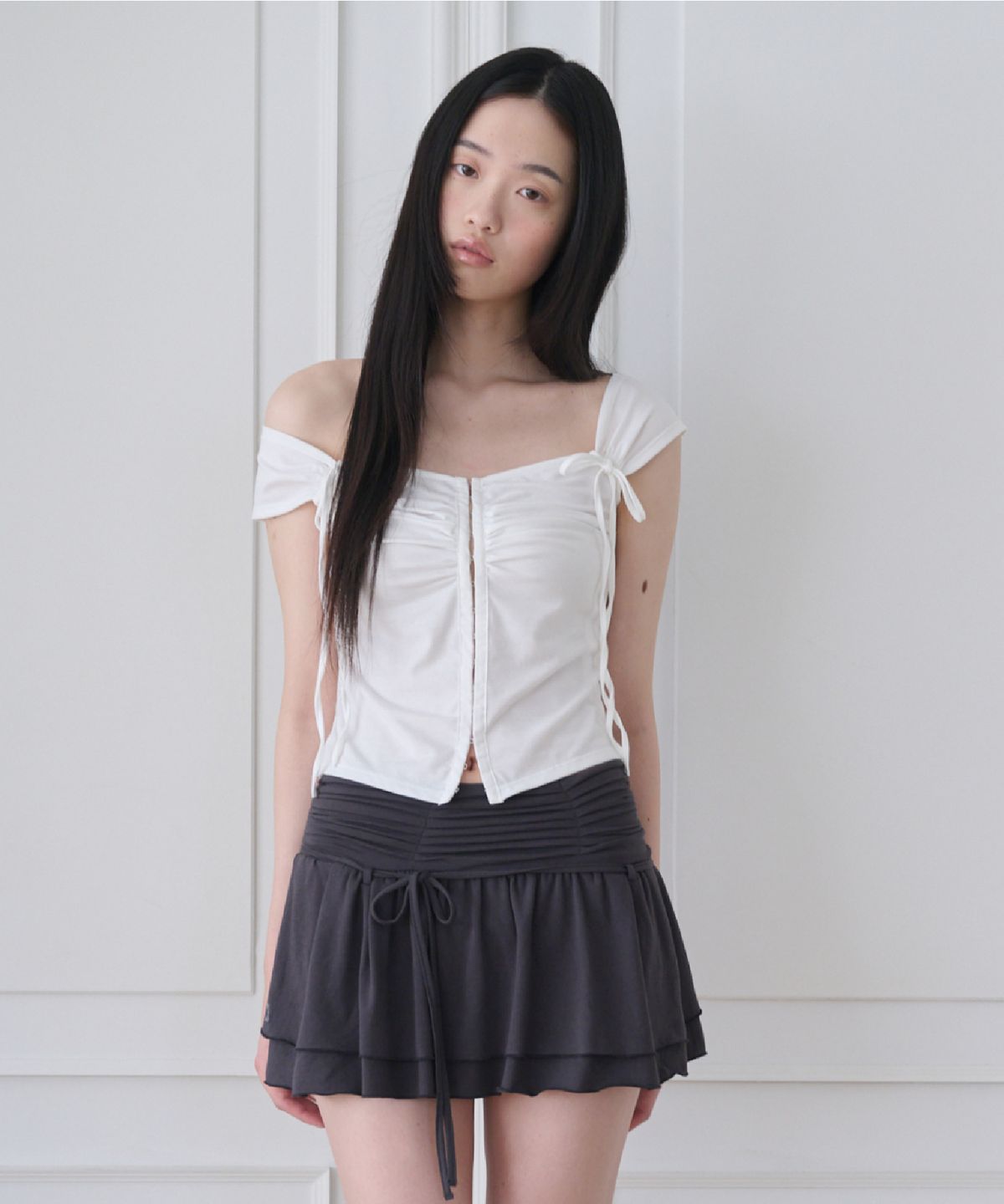 서울리(SEOULI) SOFT SHIRRING HOOK TOP [WHITE]
