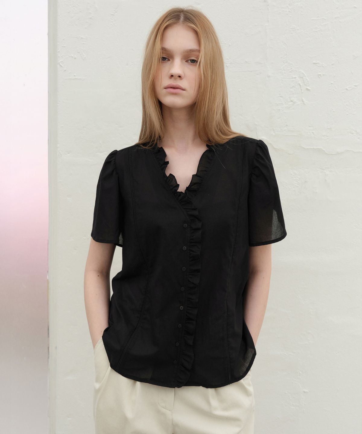 르바(LEVAR) French Ruffle Blouse - Black