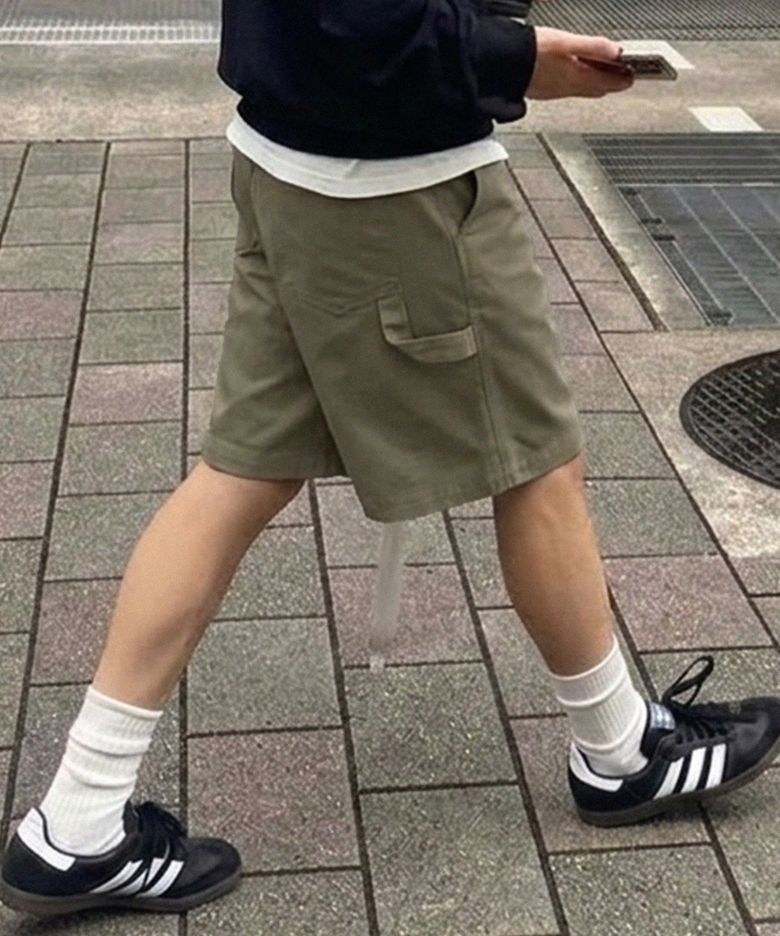 치노 원턱 스트랩 와이드 버뮤다 쇼츠 - 카키