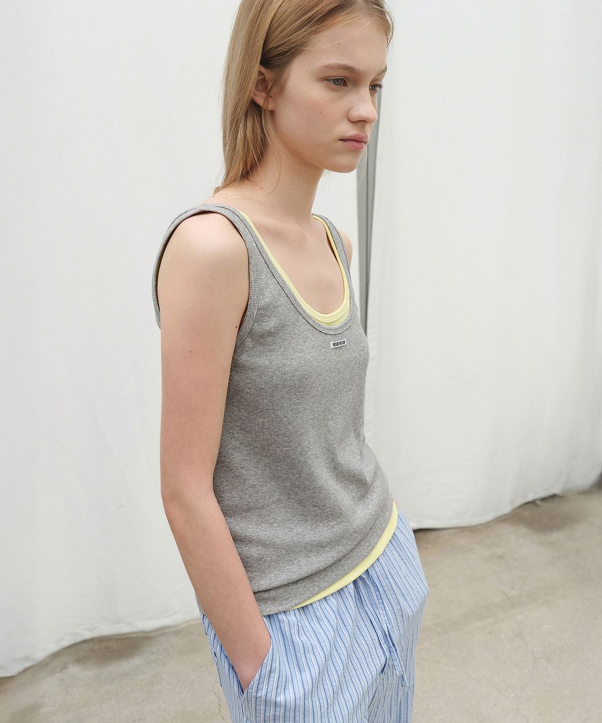 르바(LEVAR) All-day Sleeveless Top - Melange Grey