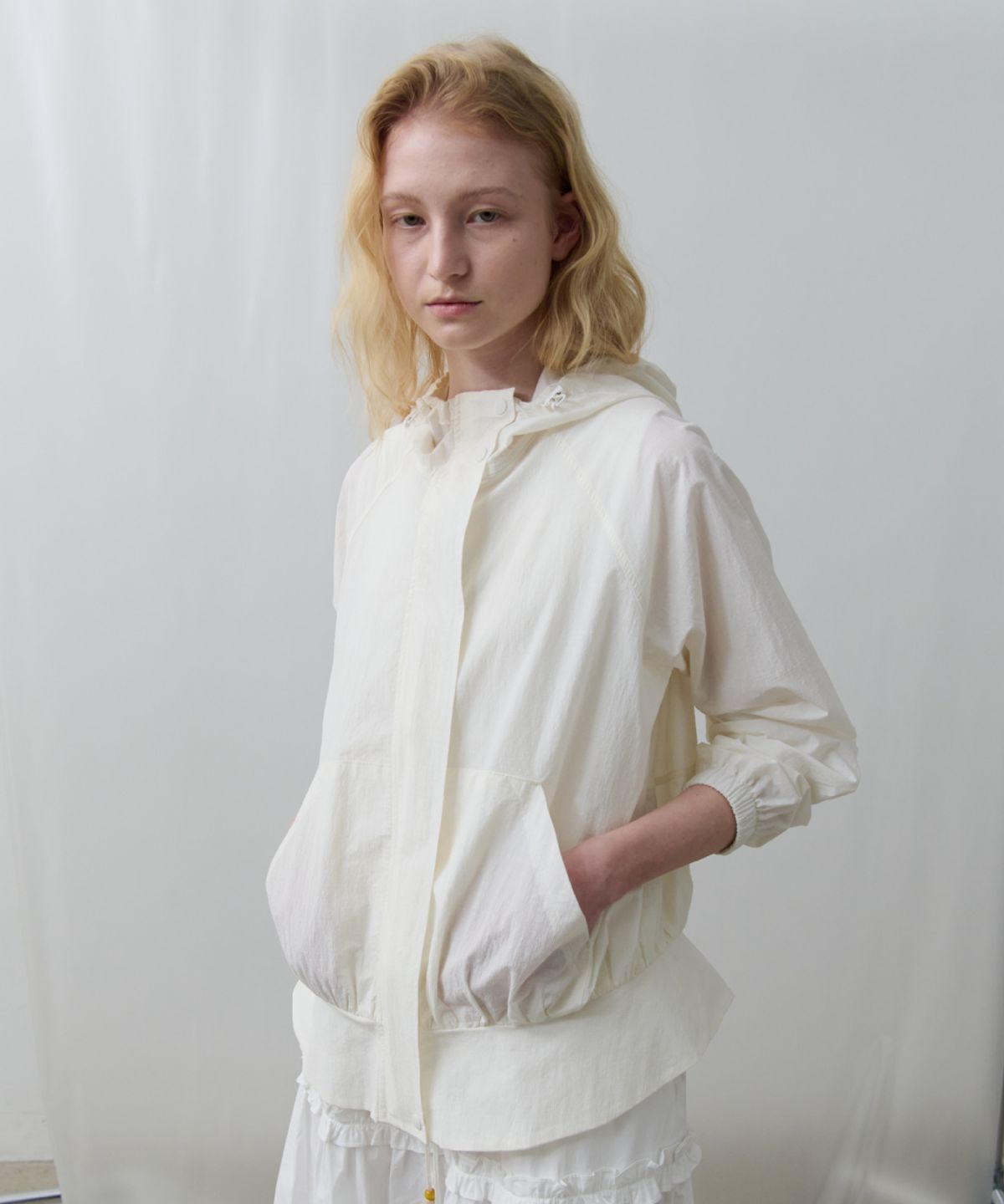 토아베(TOAVE) Flare Line Windbreaker (Ivory)