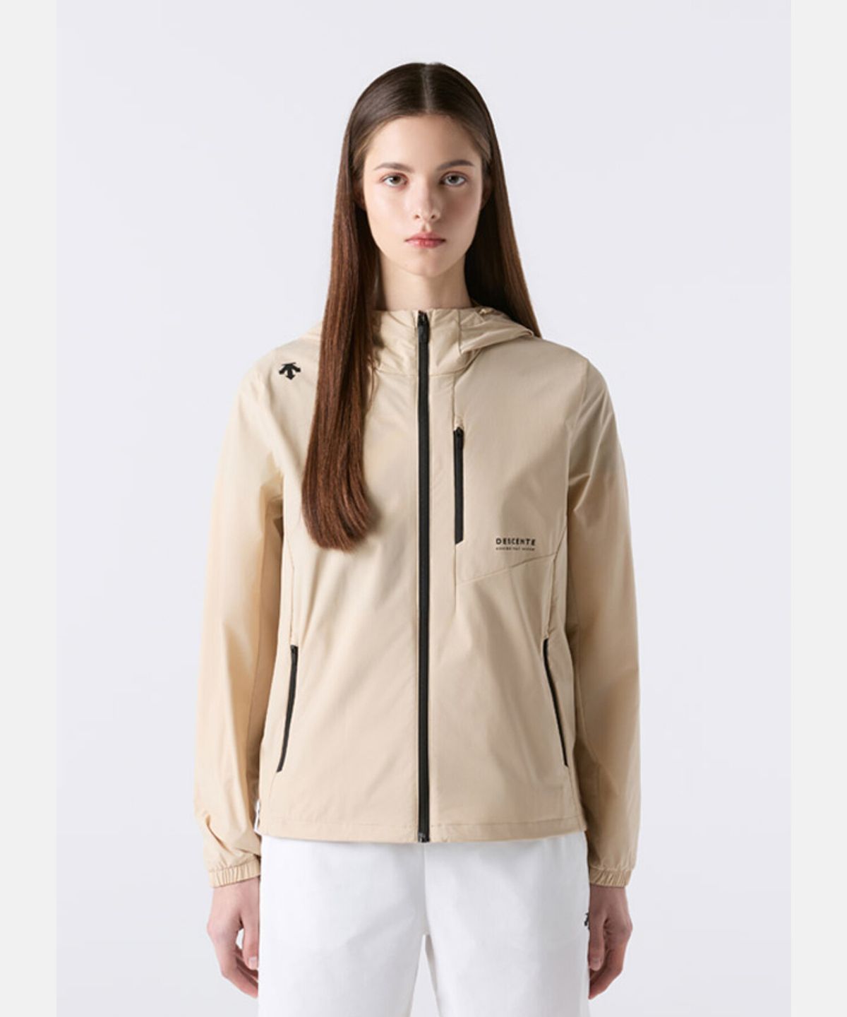 데상트(DESCENTE) 후드형 바람막이 자켓 베이지 SR323UWB71
