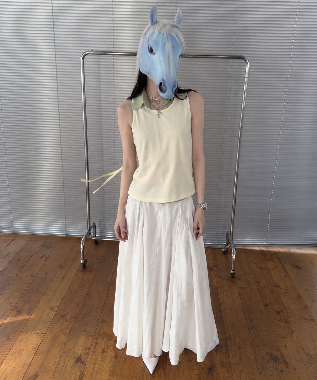 솔넬리아 가브리엘(Solnelia Gabriel) number 10/REGULAR SLIM FIT SLEEVELESS TOP-GENTLE DAWN YELLOW