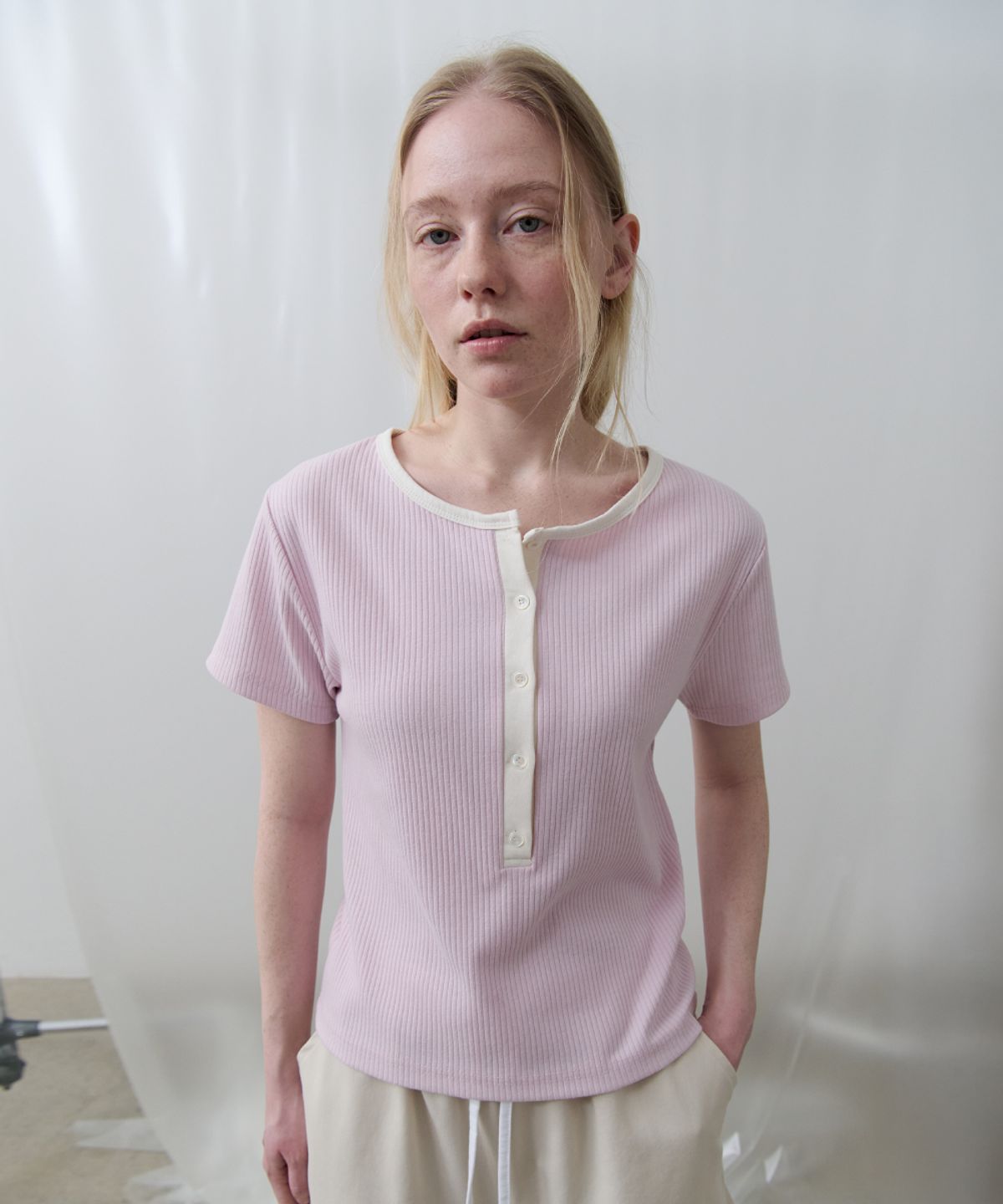 토아베(TOAVE) Contrast Ribbed Half-Open Tee (Pink)