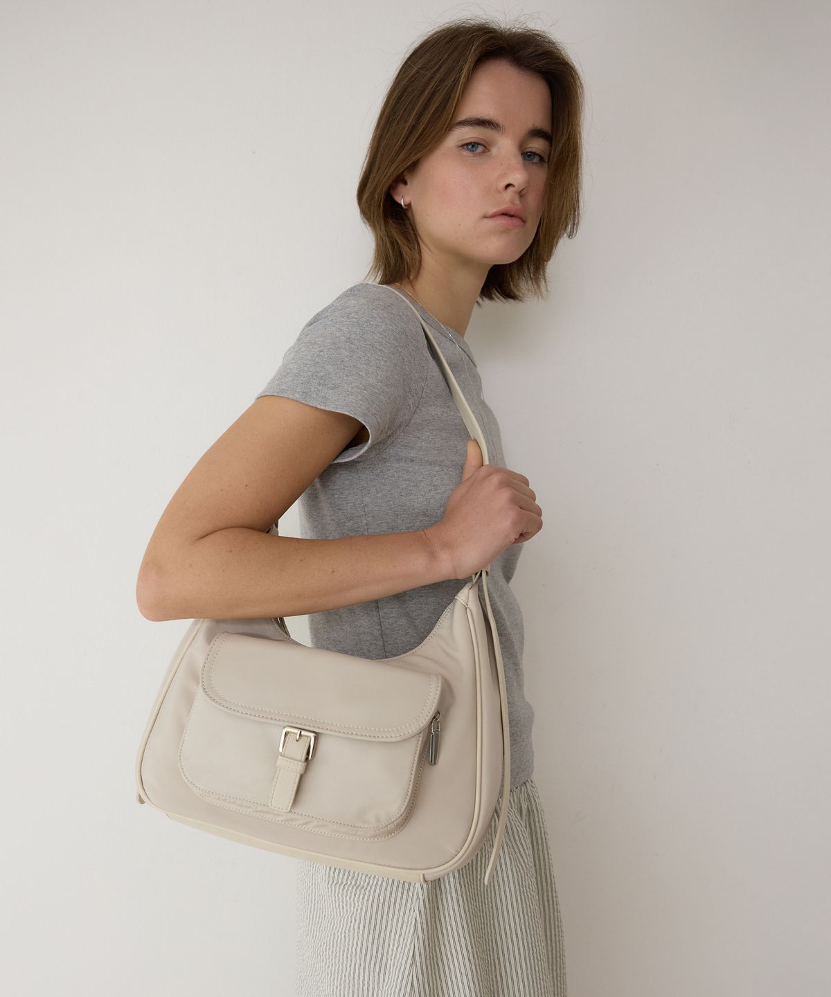 어몽(AMONG) A NYLON BUCKLED POCKET SHOULDER BAG_CREAM