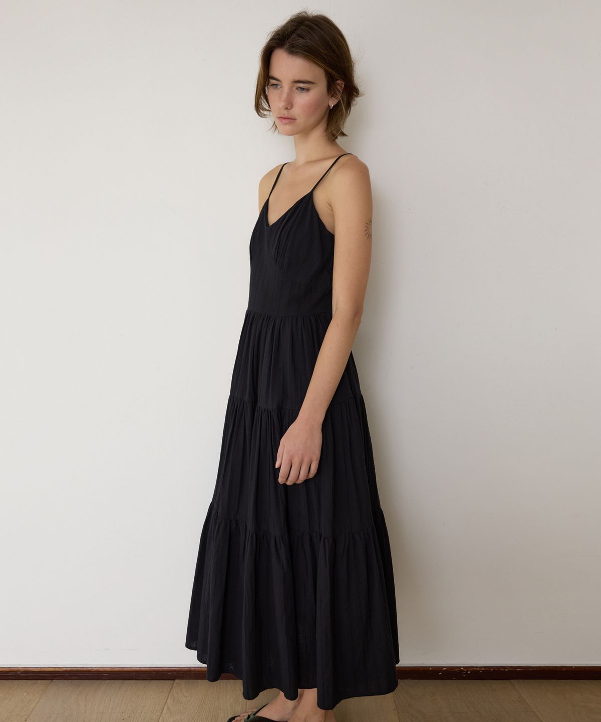 어몽(AMONG) A CAN CAN SLEEVELESS DRESS_BLACK