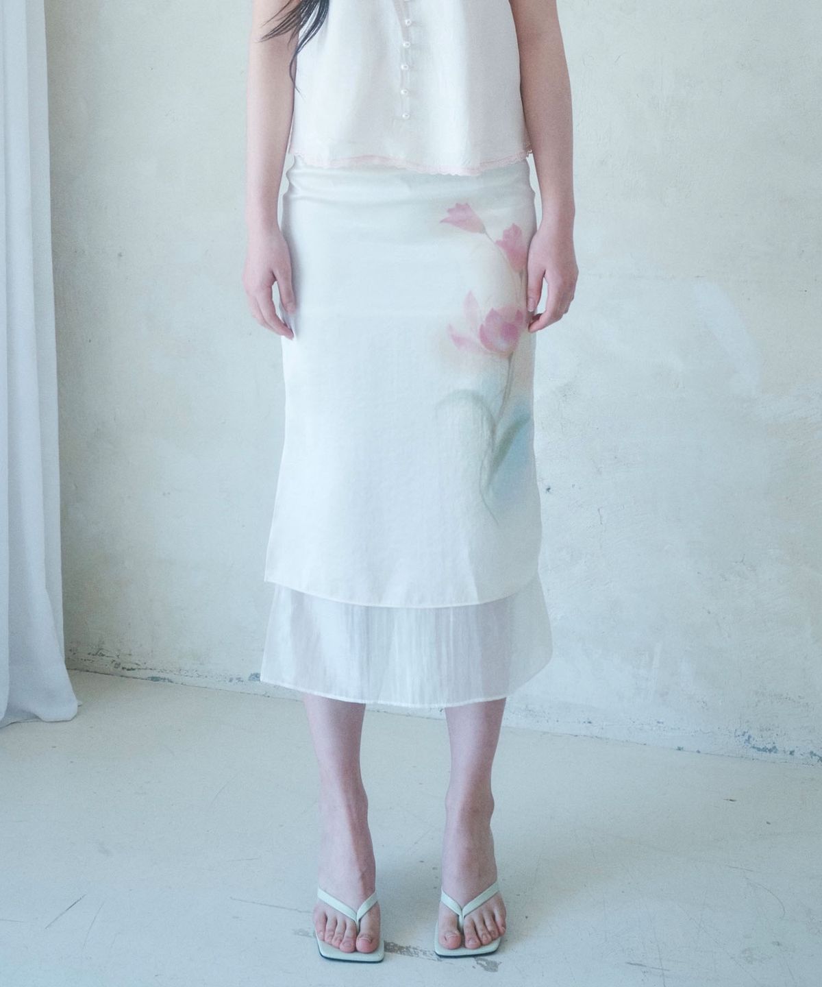 뉴얼린(NEWALRIN) Lotus Satin Long Skirt
