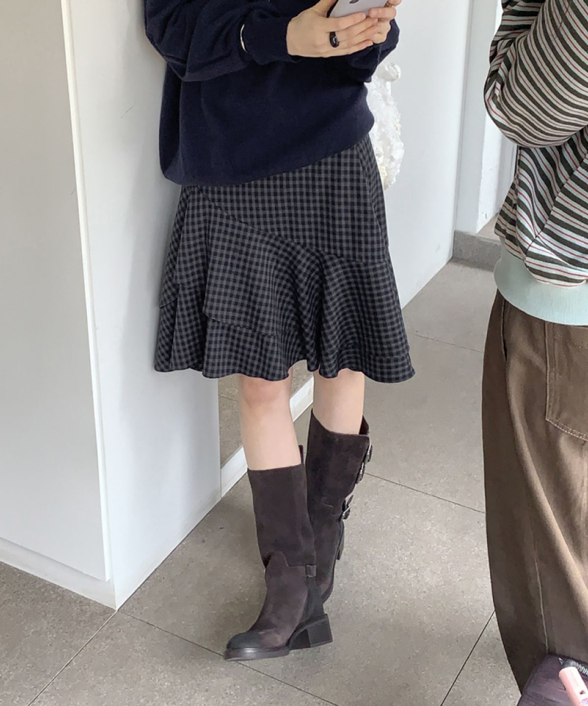 토아베(TOAVE) Tiered Ruffle Check Skirt (Black)