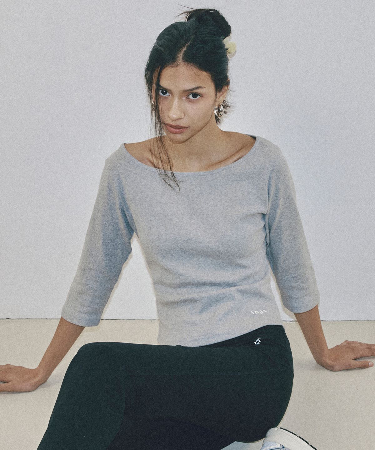 인지액티브(INJIACTIVE) Boatneck 7-Sleeve Top 그레이