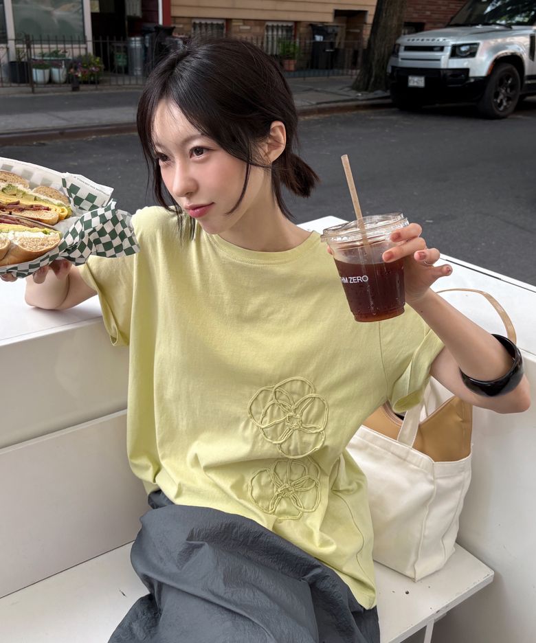 Statement Floral T-Shirt (2 Color)