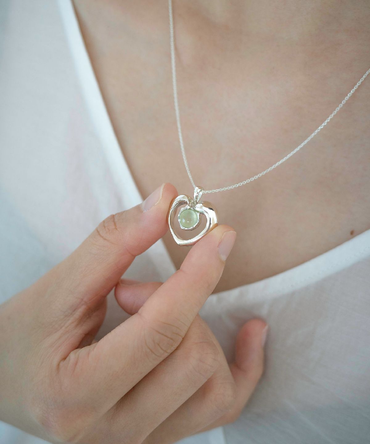 티로베(TIROVE) Heart Vine Necklace
