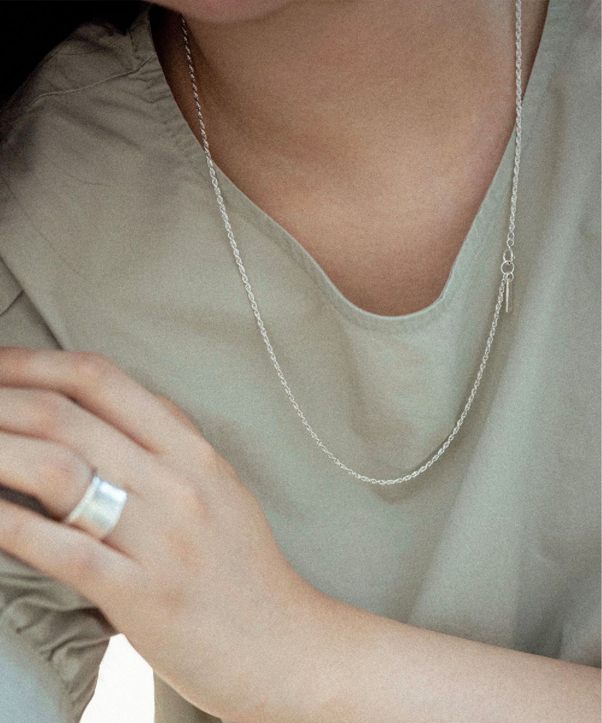 티로베(TIROVE) Lude Rope Necklace