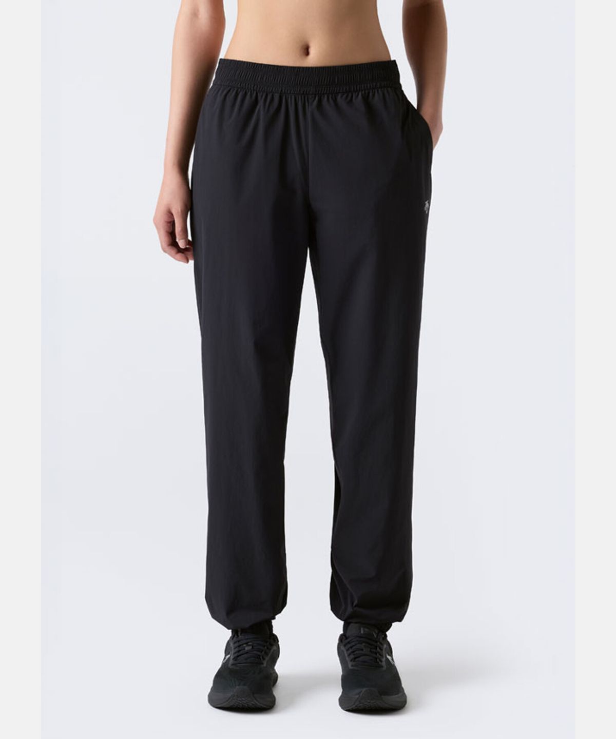 데상트(DESCENTE) 여성 우븐 조거핏 팬츠 블랙 SR322PWP71