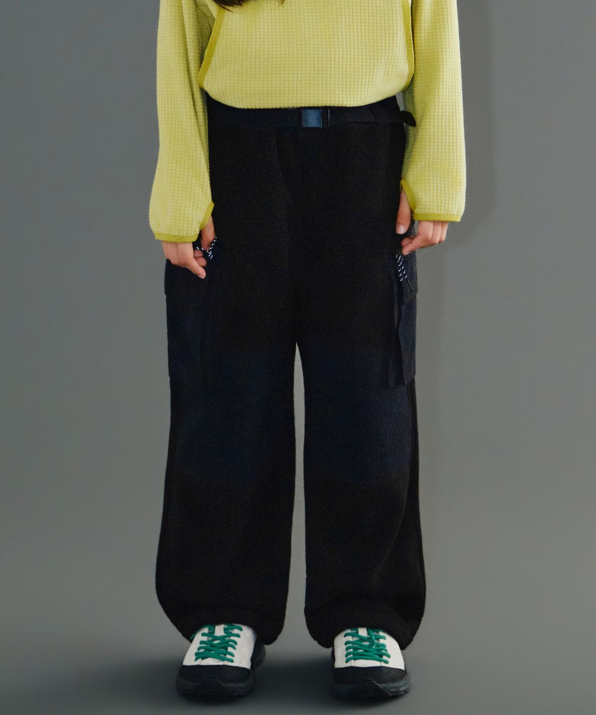 무신사 스탠다드 키즈(MUSINSA STANDARD KIDS) [시티 레저] 폴라 플리스 벨티드 카고 팬츠 [블랙]