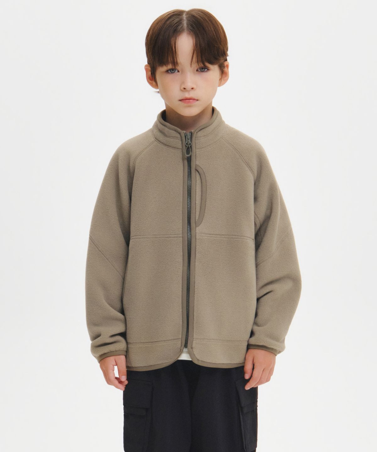무신사 스탠다드 키즈(MUSINSA STANDARD KIDS) [시티 레저] 스트럭처드 폴라 플리스 하이넥 재킷 [머드 베이지]