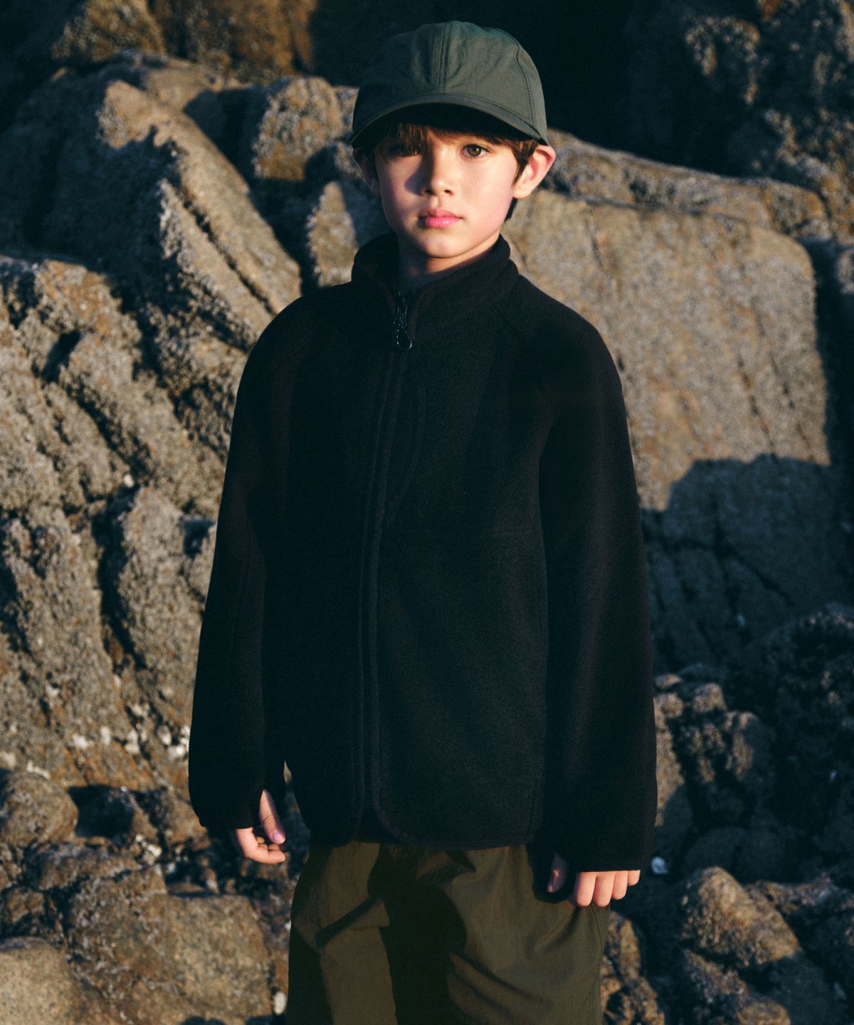 무신사 스탠다드 키즈(MUSINSA STANDARD KIDS) [시티 레저] 스트럭처드 폴라 플리스 하이넥 재킷 [블랙]